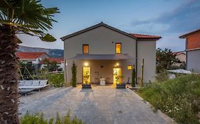 Tarari Luxury Apartment